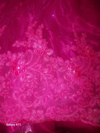 Vestito da cerimonia rosa con pizzo e paillettes
