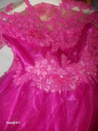 Vestito da cerimonia rosa con pizzo e paillettes