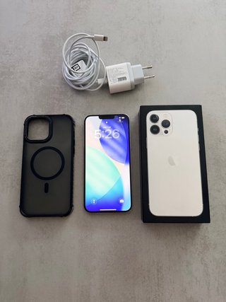 iPhone 13 Pro Max - 256GB - Blanco con accesorios