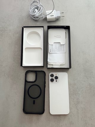 iPhone 13 Pro Max - 256GB - Blanco con accesorios