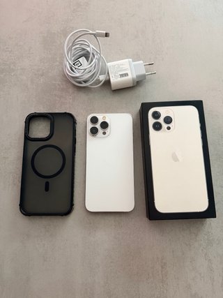 iPhone 13 Pro Max - 256GB - Blanco con accesorios