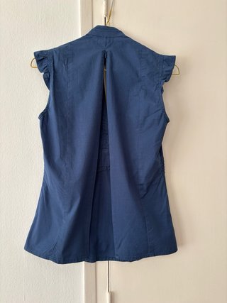 Blusa azul sin mangas talla S