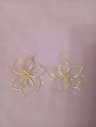 Pendientes flor dorados