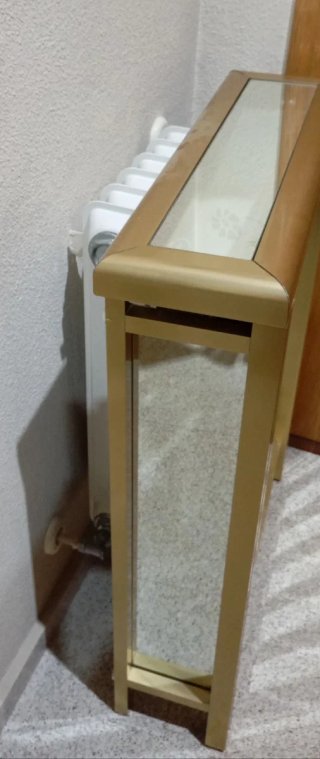 Cubre radiador dorado con espejos