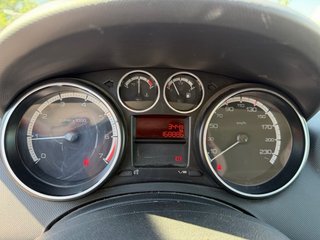 Peugeot 308 2011. pegatina c. 1 año garantia.