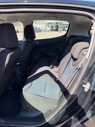 Peugeot 308 2011. pegatina c. 1 año garantia.