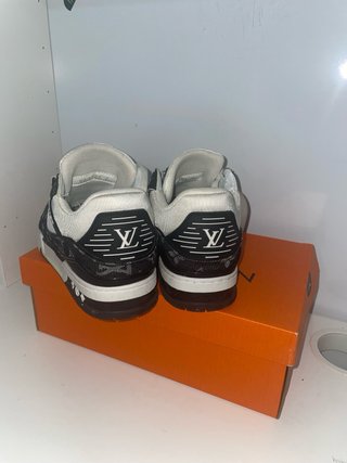 Zapatos elegantes LV , comodos , buen estado