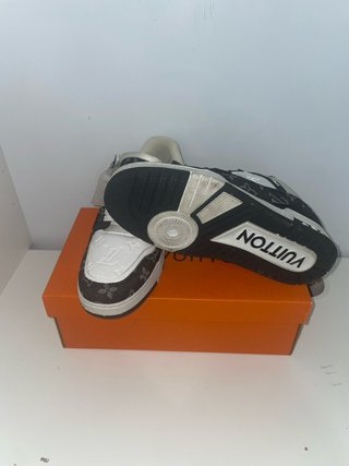 Zapatos elegantes LV , comodos , buen estado