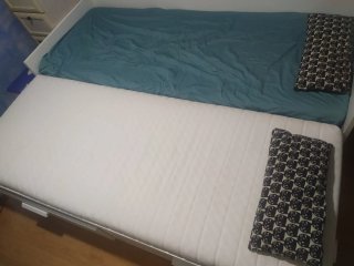 Diván blanco con 2 camas
