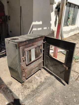 Estufa de leña antigua