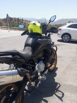 Voge 900