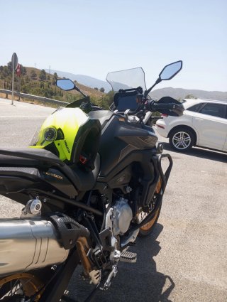 Voge 900