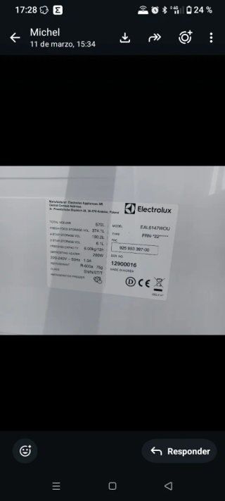Nevera combi Electrolux con máquina de hielo.