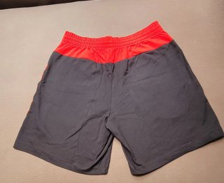 Pantalones cortos Adidas negros y rojos