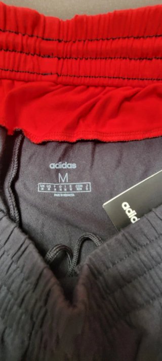 Pantalones cortos Adidas negros y rojos