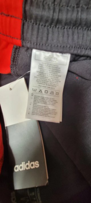 Pantalones cortos Adidas negros y rojos
