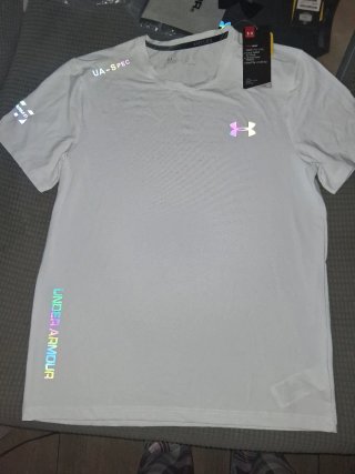 Camiseta Under Armour RUN M Negra o blanca