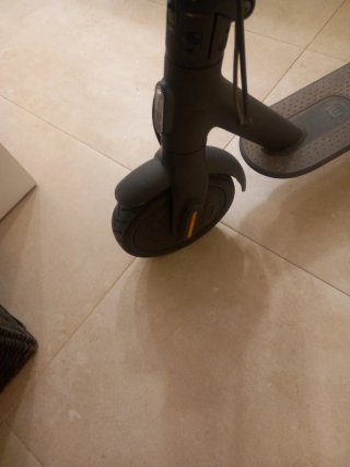 Patinete eléctrico gris