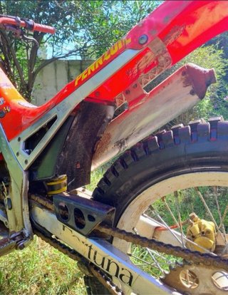 Moto de trial gas gas txt roja