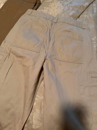 Pantalón cargo beige talla L