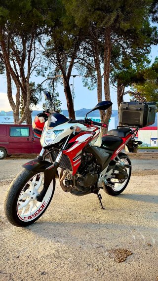 Honda CB500F Naked Roja y Blanca