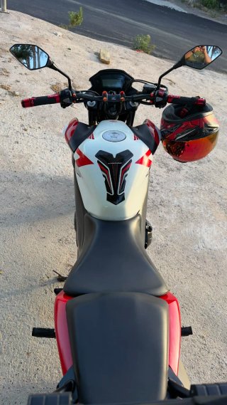 Honda CB500F Naked Roja y Blanca