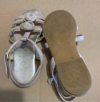 Sandalias Unisa Beige y Doradas TALLA 29