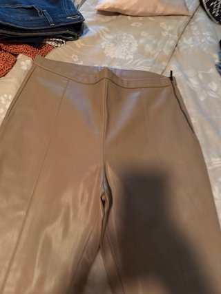Pantalón efecto piel marrón Talla M