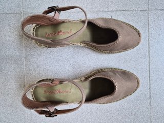 Cuñas de esparto beige/marrón