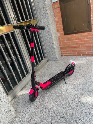 Patinete Eléctrico Negro y Rosa