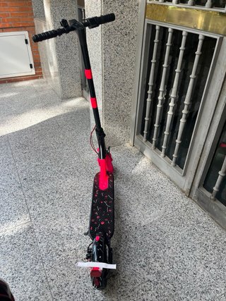 Patinete Eléctrico Negro y Rosa