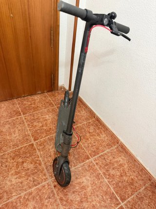 Patinete Eléctrico con Llanta Pinchada