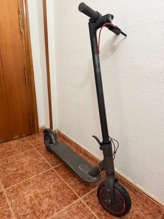 Patinete Eléctrico con Llanta Pinchada