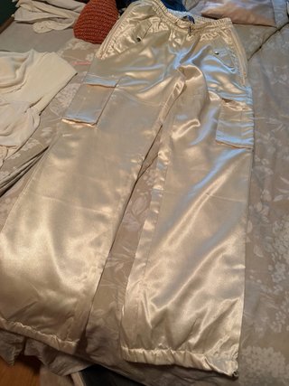 Pantalón cargo satinado brillo talla M