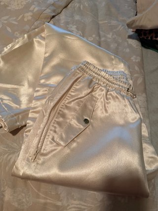 Pantalón cargo satinado brillo talla M