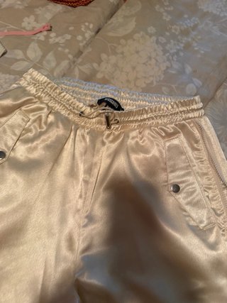 Pantalón cargo satinado brillo talla M