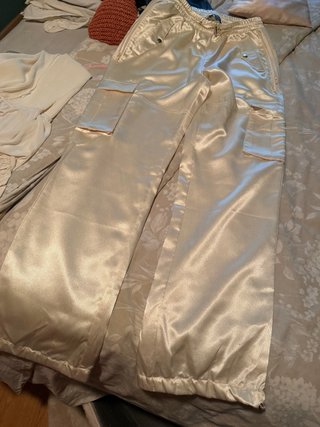 Pantalón cargo satinado brillo talla M