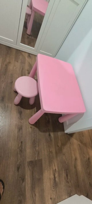 Mesa y taburete infantil rosa IKEA