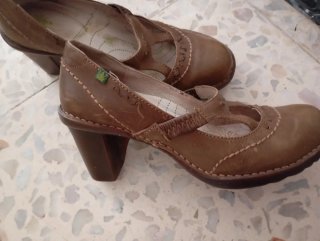 Zapatos planos de cuero marrón