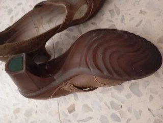 Zapatos planos de cuero marrón