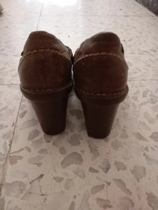Zapatos planos de cuero marrón