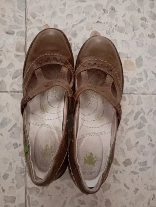 Zapatos planos de cuero marrón