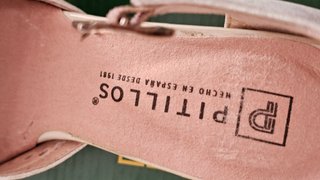 Sandalias Pitillos plata T38 punta cerrada caja