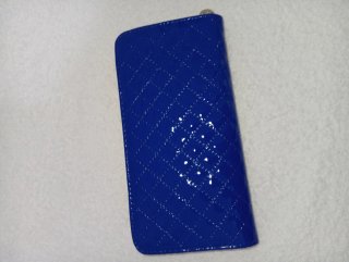 Cartera monedero azul con corona dorada
