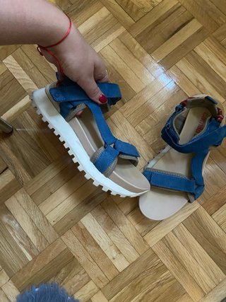 Sandalias Camila cuña azul y rojo