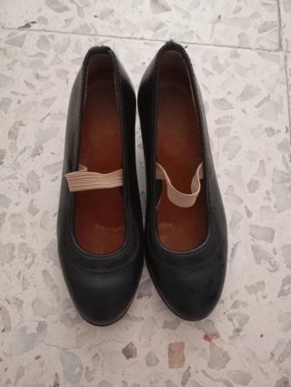 Zapatos negros de ballet con tira