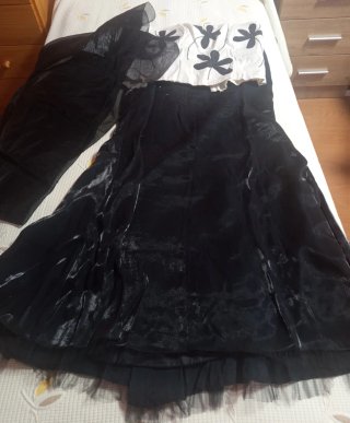 Traje 3 piezas: chal, corpiño y falda
