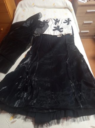 Traje 3 piezas: chal, corpiño y falda