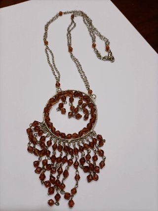 Collana con ciondolo cerchio e perline a cascata