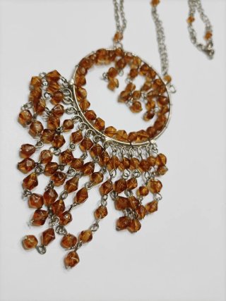 Collana con ciondolo cerchio e perline a cascata